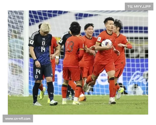 镜头聚焦：高位逼抢瞬间的球员协作